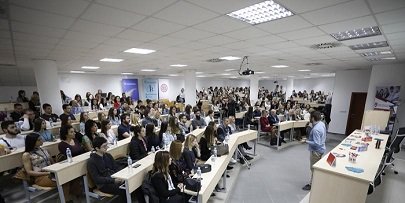 Pred punim amfiteatrom studenata iz cele Srbije održan III Forum mladih lidera