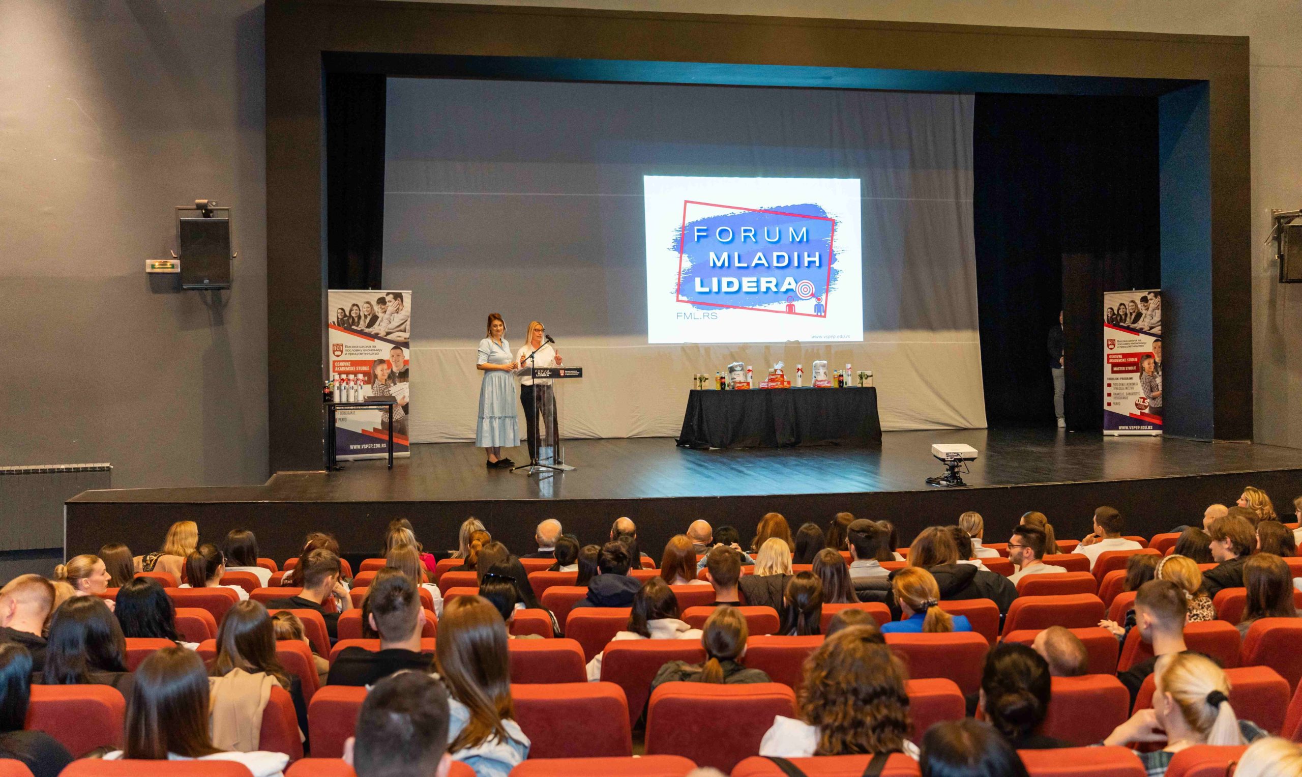 “Svetu su potrebni mladi ljudi koji žele više, a to vi jeste!”