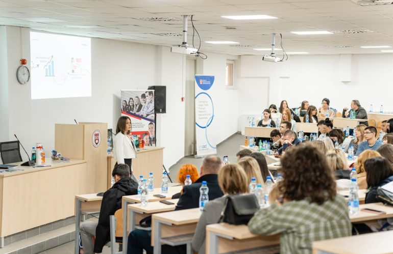 Prepreke i prilike:  Iskustvo žene u FinTech startap-u